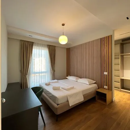 Blanc 7 * Τίρανα