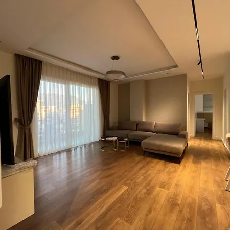 Blanc 7 * Tirana