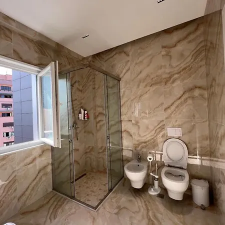 Blanc 7 Τίρανα