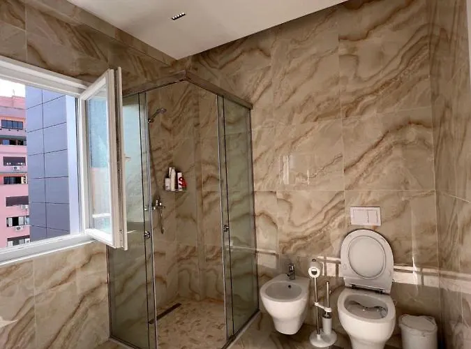 Blanc 7 טיראנה